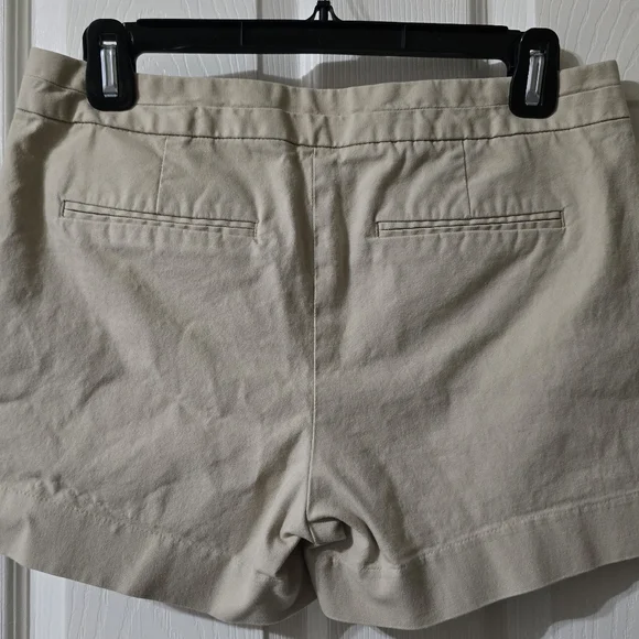 Banana Republic Factory Hampton Fit Y2K Low Rise Khaki Trouser Shorts, Sz 4, EUC - Picture 4 of 8
